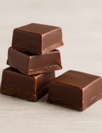 Cioccolatini gianduia lucidi con interno alla nocciola