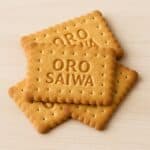 Quattro biscotti Oro Saiwa disposti su uno sfondo neutro.