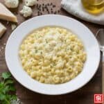 Pasta e cavolfiore napoletana cremosa con ditalini e parmigiano
