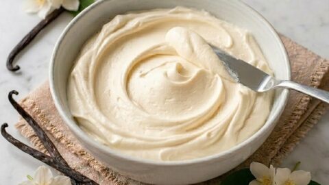Ciotola di crema al mascarpone senza uova